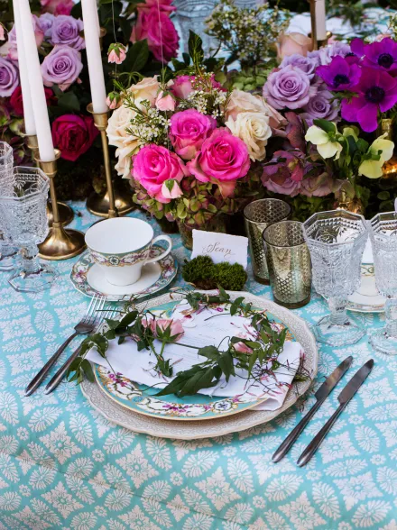 Clean blues and pops of pink inspired Natalie Sofer and Butterfly Floral to create a gorgeous Summer Showers table.