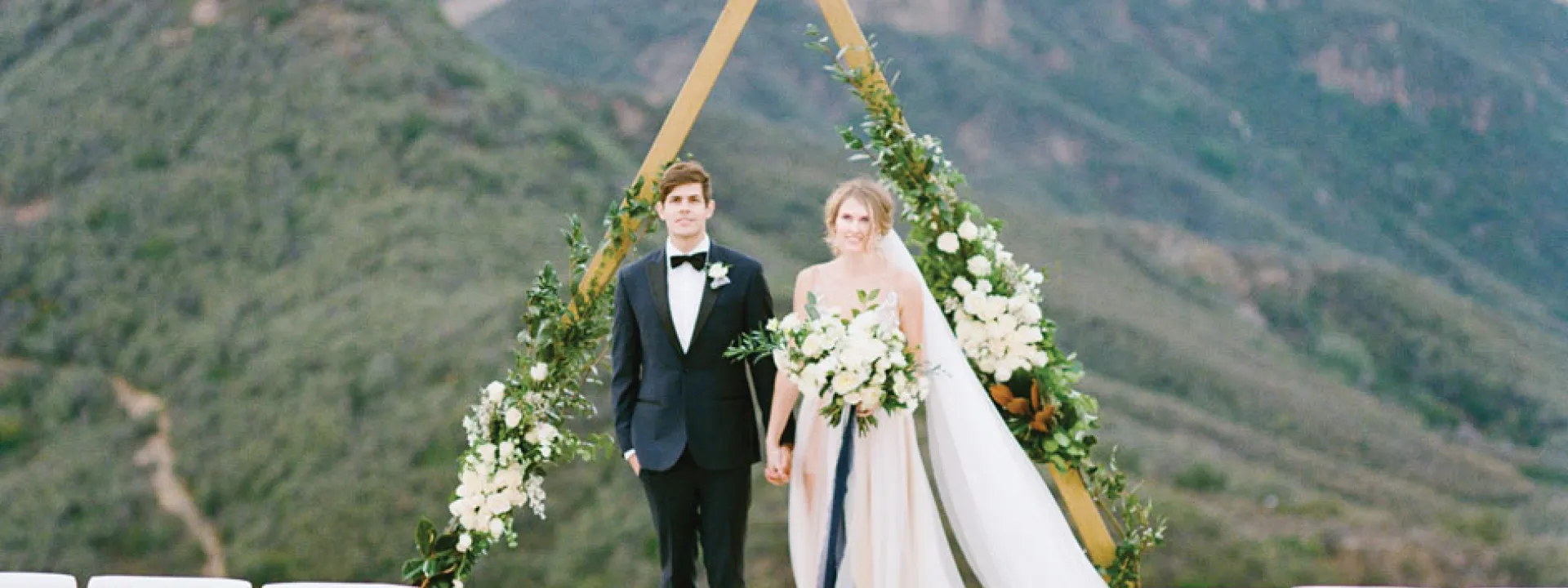 Weddings by Susan Dunne blended soft sage and sapphire blues for a dreamy style